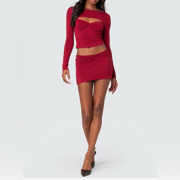 EDIKTED Lara Cut Out Twist Front Top in Burgundy Size M - Picture 5 of 7